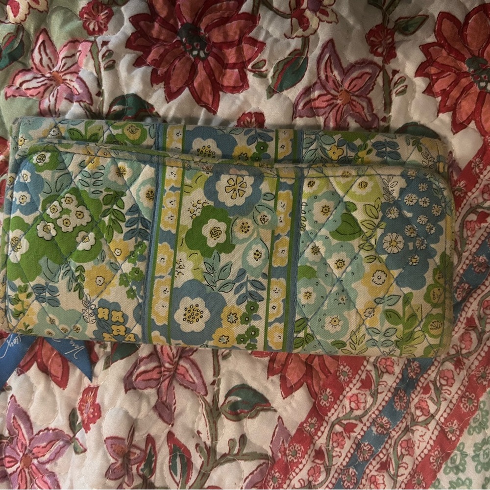 Vera Bradley tri-fold floral wallet
